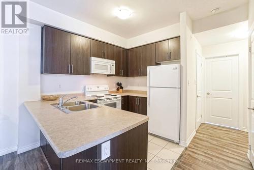 211 - 263 Georgian Drive, Oakville, ON - Indoor Photo Showing Kitchen With Double Sink