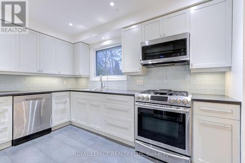 249 Snowden Road, Oakville, ON - Indoor Photo Showing Kitchen With Upgraded Kitchen