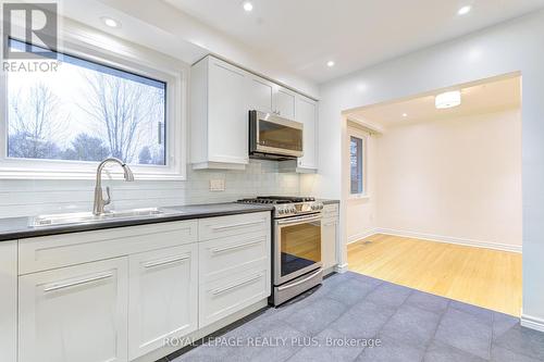 249 Snowden Road, Oakville, ON - Indoor Photo Showing Kitchen