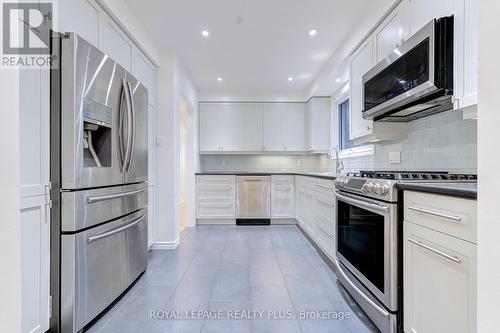 249 Snowden Road, Oakville, ON - Indoor Photo Showing Kitchen With Upgraded Kitchen