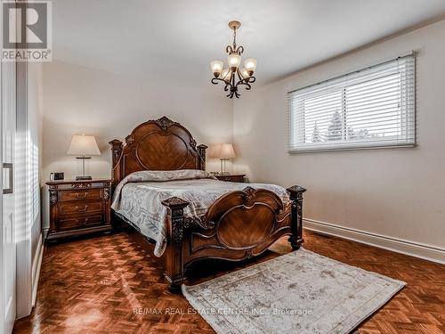 1174 Ogden Avenue, Mississauga, ON - Indoor Photo Showing Bedroom