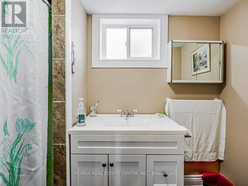 1174 Ogden Avenue, Mississauga, ON - Indoor Photo Showing Bathroom