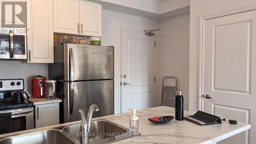 535 - 125 Shoreview Place, Hamilton, ON - Indoor Photo Showing Kitchen With Double Sink