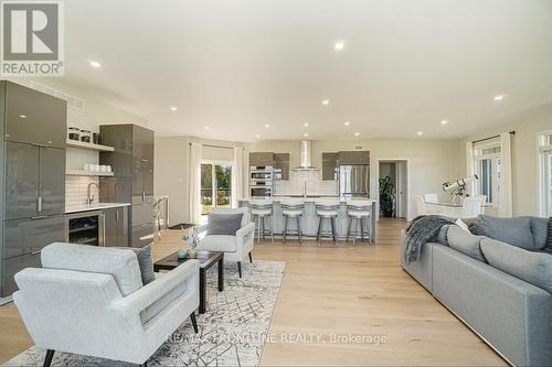 462 Althorpe Road E, Tay Valley, ON - Indoor Photo Showing Living Room