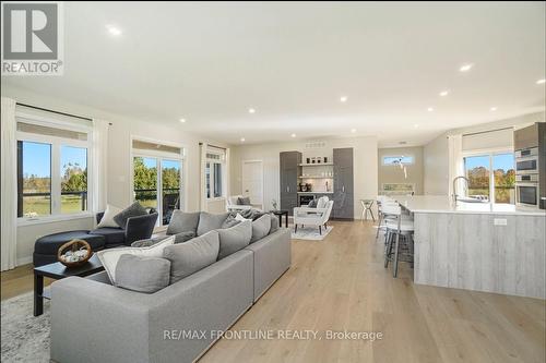 462 Althorpe Road E, Tay Valley, ON - Indoor Photo Showing Living Room