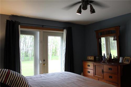 18013 124 N Road, Arnes, MB - Indoor Photo Showing Bedroom