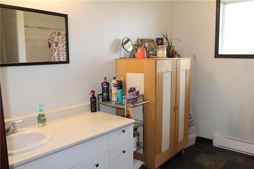 18013 124 N Road, Arnes, MB - Indoor Photo Showing Bathroom