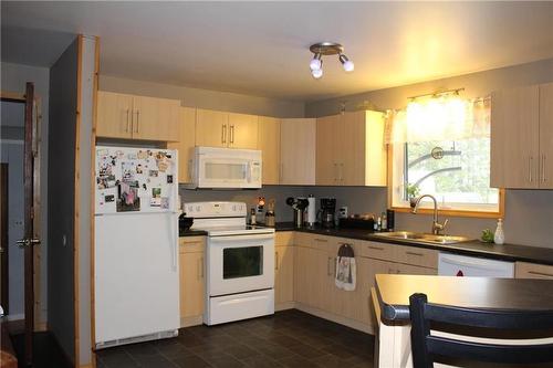 18013 124 N Road, Arnes, MB - Indoor Photo Showing Kitchen