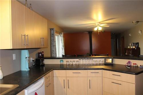 18013 124 N Road, Arnes, MB - Indoor Photo Showing Kitchen