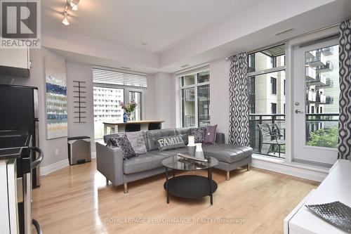 408 - 245 Kent Street, Ottawa, ON - Indoor Photo Showing Living Room