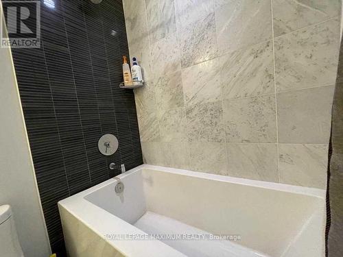 702 - 33 Shore Breeze Drive, Toronto, ON - Indoor Photo Showing Bathroom