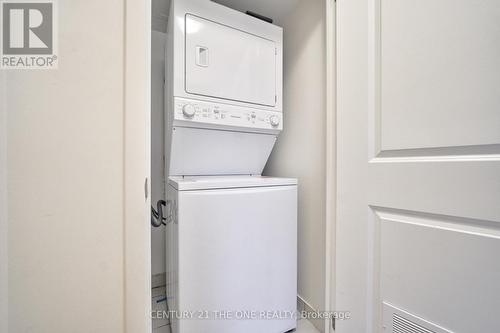 1701 - 75 Oneida Crescent, Richmond Hill, ON - Indoor Photo Showing Laundry Room