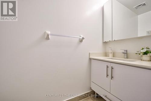 1701 - 75 Oneida Crescent, Richmond Hill, ON - Indoor Photo Showing Bathroom