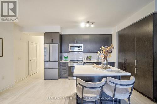 1701 - 75 Oneida Crescent, Richmond Hill, ON - Indoor Photo Showing Kitchen With Upgraded Kitchen