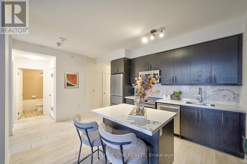 1701 - 75 Oneida Crescent, Richmond Hill, ON - Indoor Photo Showing Kitchen With Upgraded Kitchen