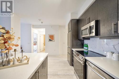 1701 - 75 Oneida Crescent, Richmond Hill, ON - Indoor Photo Showing Kitchen With Upgraded Kitchen