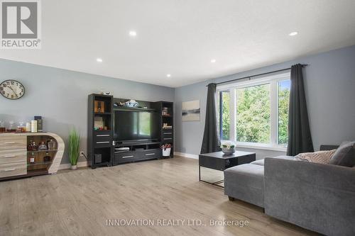 2466 Ashton Station Road, Beckwith, ON - Indoor Photo Showing Living Room