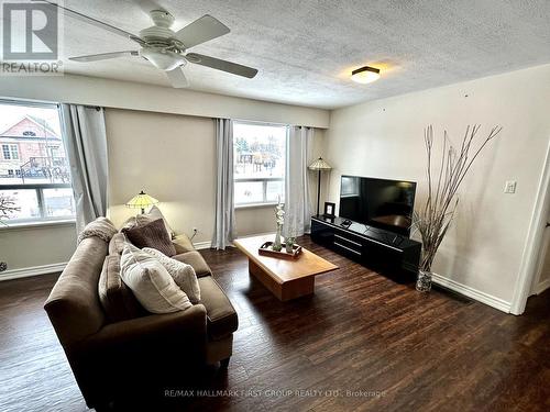 10 Heber Down Crescent, Whitby, ON - Indoor Photo Showing Living Room