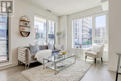 611 - 18 Rouge Valley Drive W, Markham, ON - Indoor Photo Showing Living Room