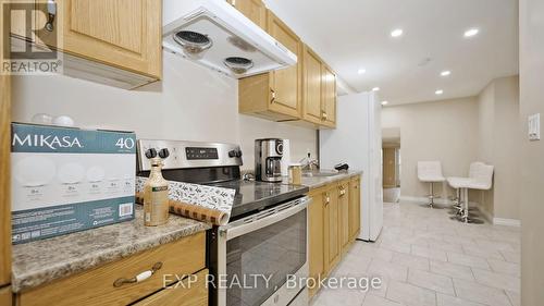 3125 Vandorf Side Road, Whitchurch-Stouffville, ON - Indoor Photo Showing Kitchen