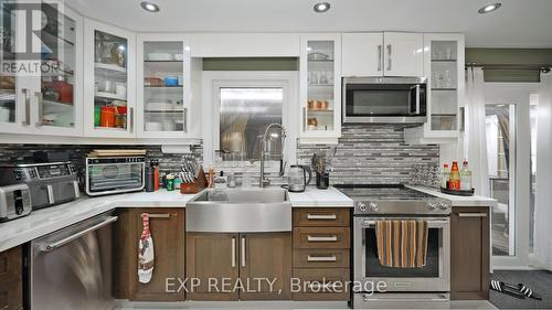 3125 Vandorf Side Road, Whitchurch-Stouffville, ON - Indoor Photo Showing Kitchen With Upgraded Kitchen