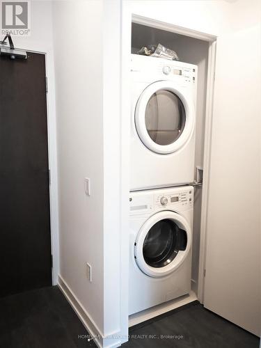 620 - 38 Iannuzzi Street, Toronto, ON - Indoor Photo Showing Laundry Room