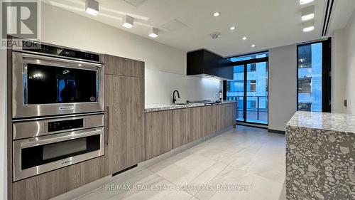 708 - 2A Church Street, Toronto, ON - Indoor Photo Showing Kitchen