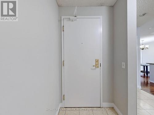 2208 - 18 Parkview Avenue, Toronto, ON - Indoor Photo Showing Other Room