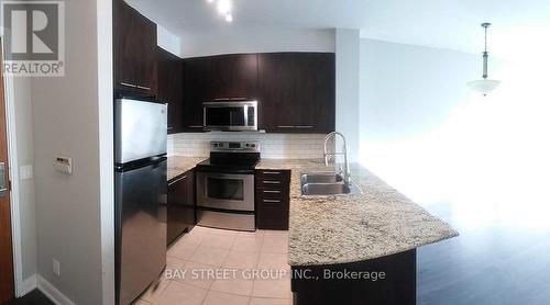 602 - 88 Broadway Avenue N, Toronto, ON - Indoor Photo Showing Kitchen With Double Sink With Upgraded Kitchen