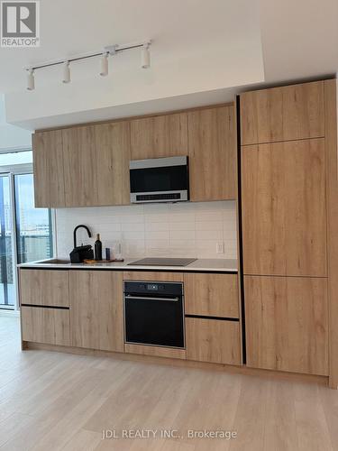 1311 - 117 Broadway Avenue, Toronto, ON - Indoor Photo Showing Kitchen