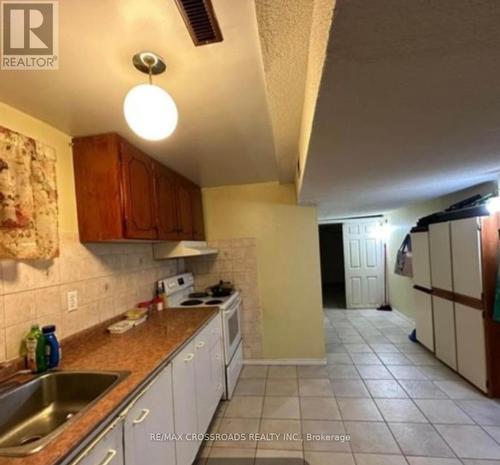 15 Courtlands Drive, Toronto, ON - Indoor Photo Showing Kitchen