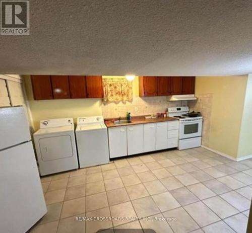 15 Courtlands Drive, Toronto, ON - Indoor Photo Showing Laundry Room