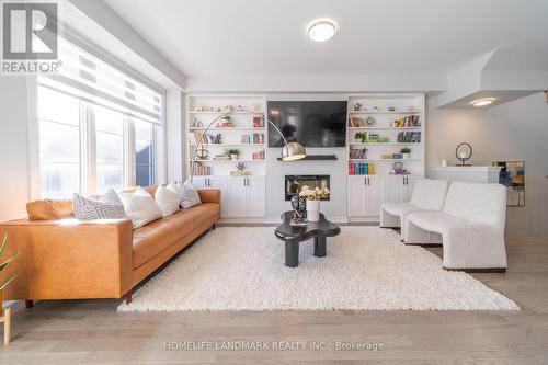 23 Guardhouse Crescent, Markham, ON - Indoor Photo Showing Living Room