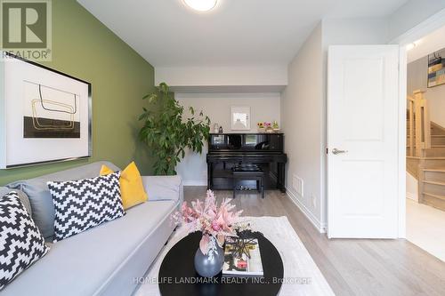 23 Guardhouse Crescent, Markham, ON - Indoor Photo Showing Living Room