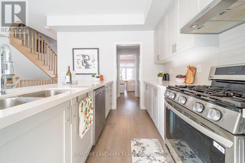 23 Guardhouse Crescent, Markham, ON - Indoor Photo Showing Kitchen With Double Sink With Upgraded Kitchen