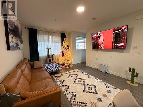 789 Ota Avenue, New Westminster, BC - Indoor Photo Showing Living Room