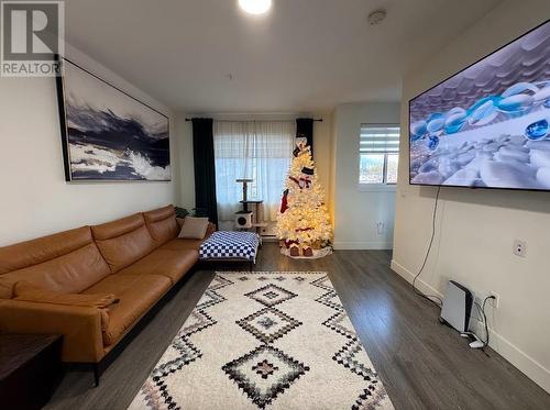 789 Ota Avenue, New Westminster, BC - Indoor Photo Showing Living Room