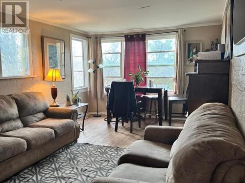 3024 Padgett Rd, Powell River, BC - Indoor Photo Showing Living Room