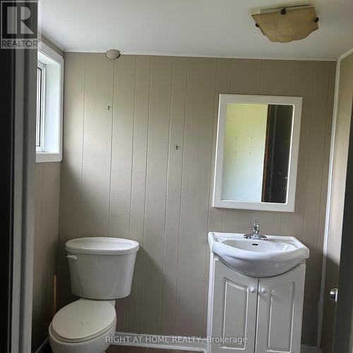 1592 Highway # 2 Street, Clarington (Courtice), ON - Indoor Photo Showing Bathroom