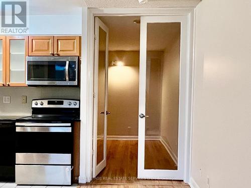 517 - 600 Fleet Street, Toronto, ON - Indoor Photo Showing Kitchen