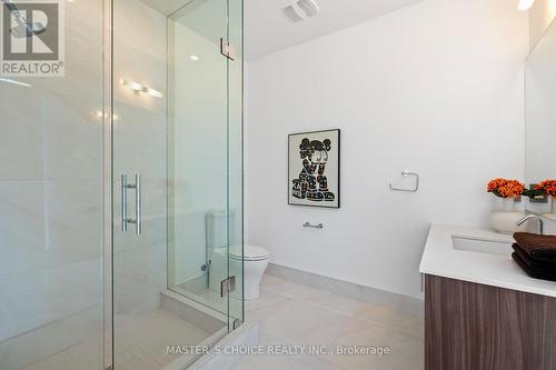 15 Fairmeadow Avenue, Toronto, ON - Indoor Photo Showing Bathroom