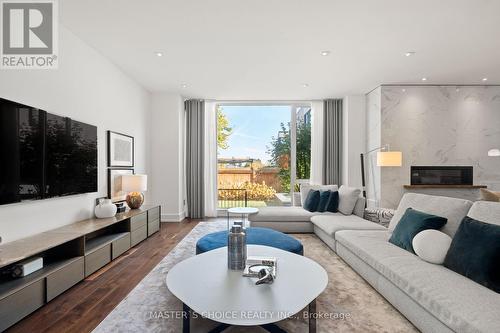 15 Fairmeadow Avenue, Toronto, ON - Indoor Photo Showing Living Room