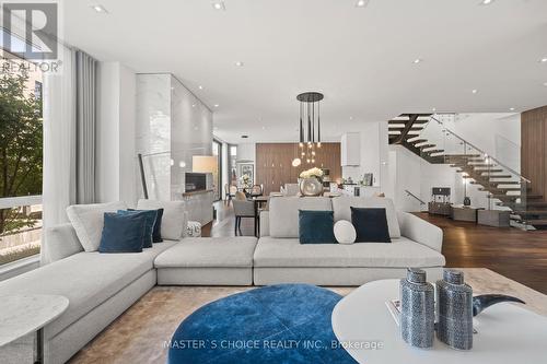 15 Fairmeadow Avenue, Toronto, ON - Indoor Photo Showing Living Room