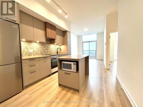 611 - 10 Lagerfield Drive, Brampton, ON - Indoor Photo Showing Kitchen With Upgraded Kitchen