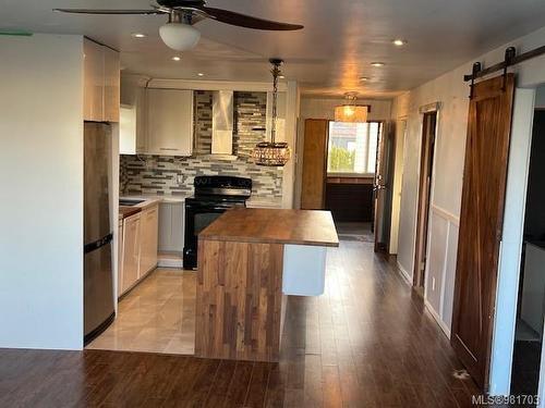 205-2740 Island Hwy, Campbell River, BC - Indoor Photo Showing Kitchen