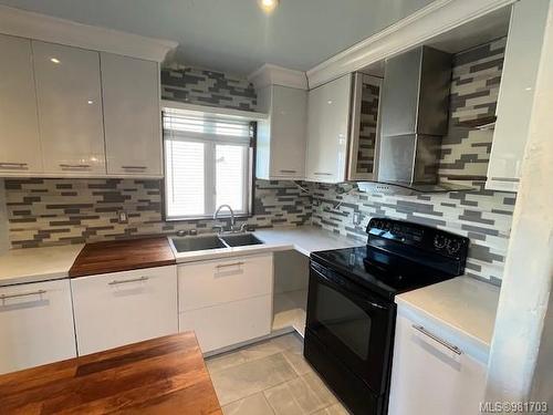 205-2740 Island Hwy, Campbell River, BC - Indoor Photo Showing Kitchen With Double Sink