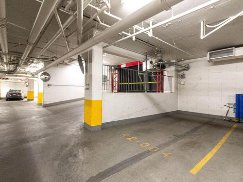 Garage - 313-4239 Rue Jean-Talon O., Montréal (Côte-Des-Neiges/Notre-Dame-De-Grâce), QC - Indoor Photo Showing Garage