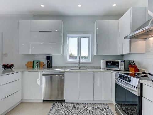 Kitchen - 3336 Rue De La Viorne, Saint-Bruno-De-Montarville, QC - Indoor Photo Showing Kitchen With Upgraded Kitchen