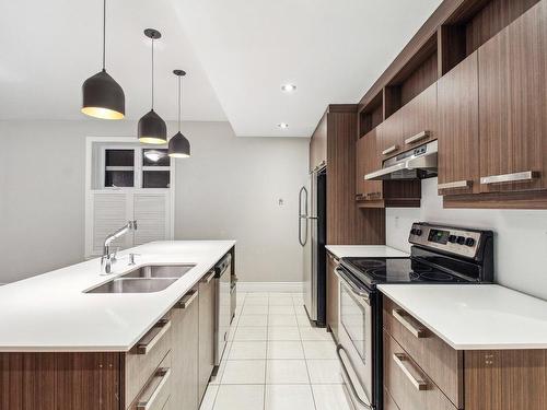 Kitchen - 2390 Boul. Grand, Montréal (Côte-Des-Neiges/Notre-Dame-De-Grâce), QC - Indoor Photo Showing Kitchen With Double Sink With Upgraded Kitchen