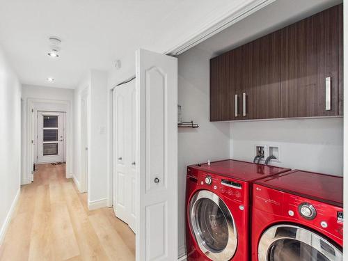 Passageway - 2390 Boul. Grand, Montréal (Côte-Des-Neiges/Notre-Dame-De-Grâce), QC - Indoor Photo Showing Laundry Room